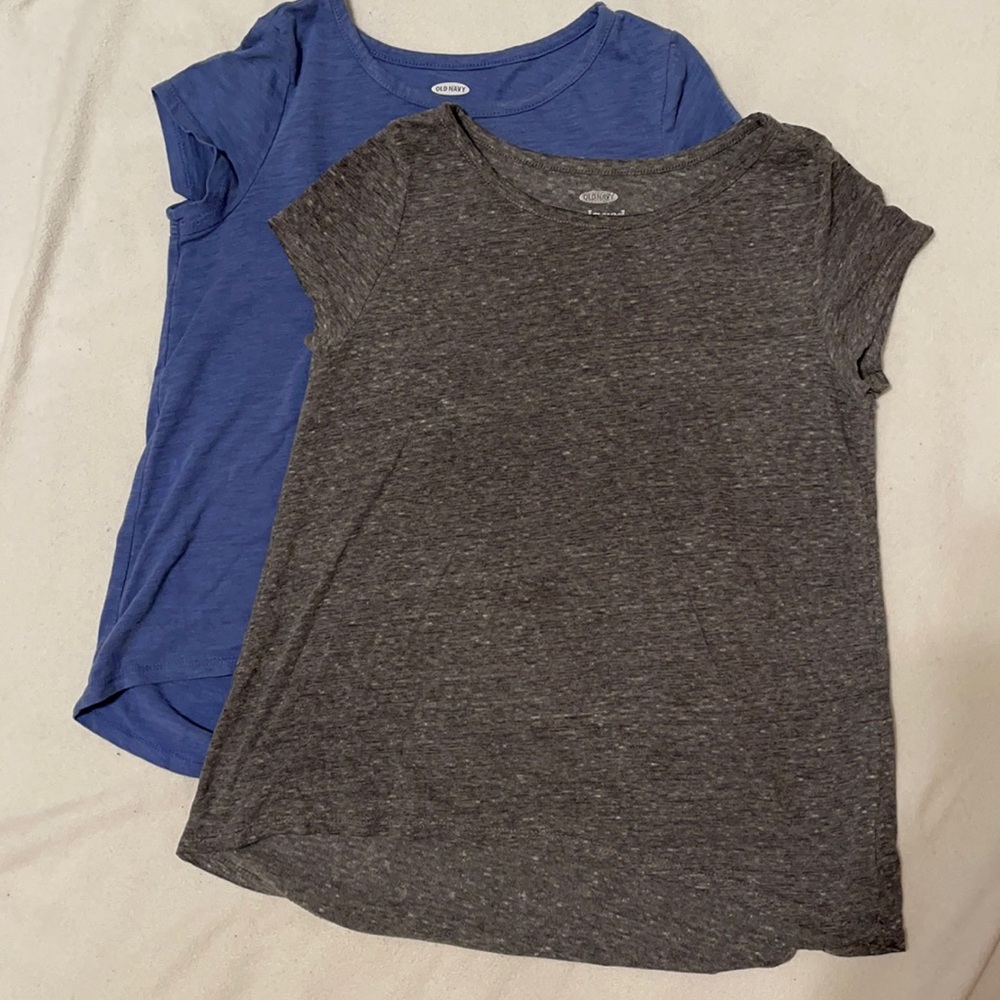 Two girls short sleeve T-shirts